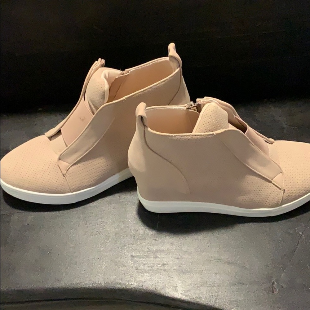 Wedge sneakers